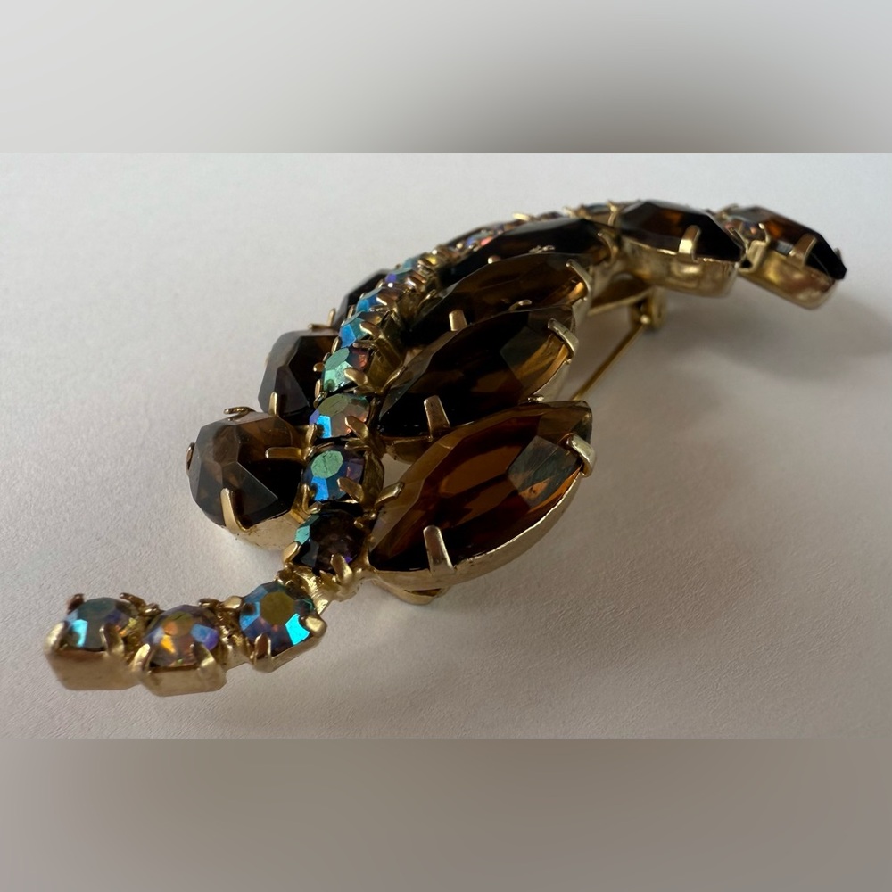 Vintage Amber Brown Glass Rhinestone Leaf Brooch 2.75” Gold Tone Statement Pin - Picture 3 of 7